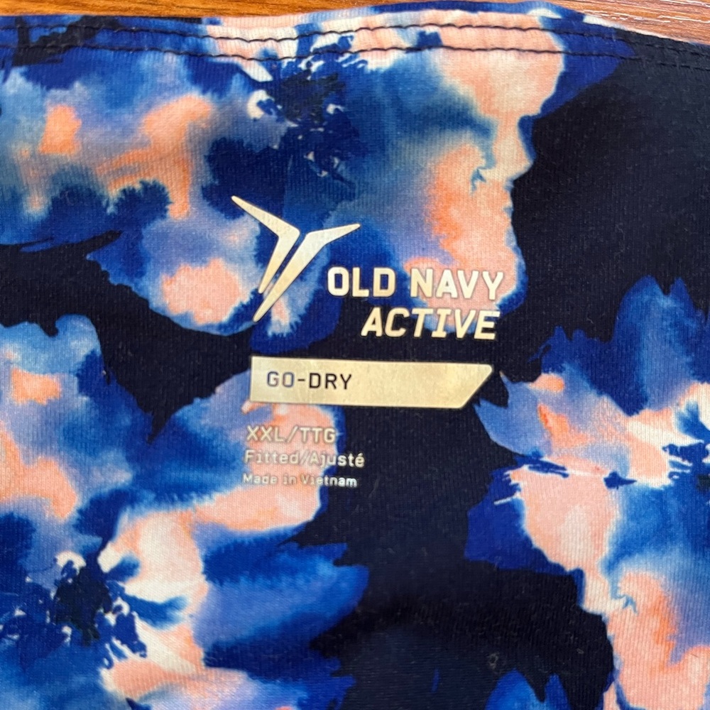 Old Navy Active Go-Dry Crops - Picture 4 of 5